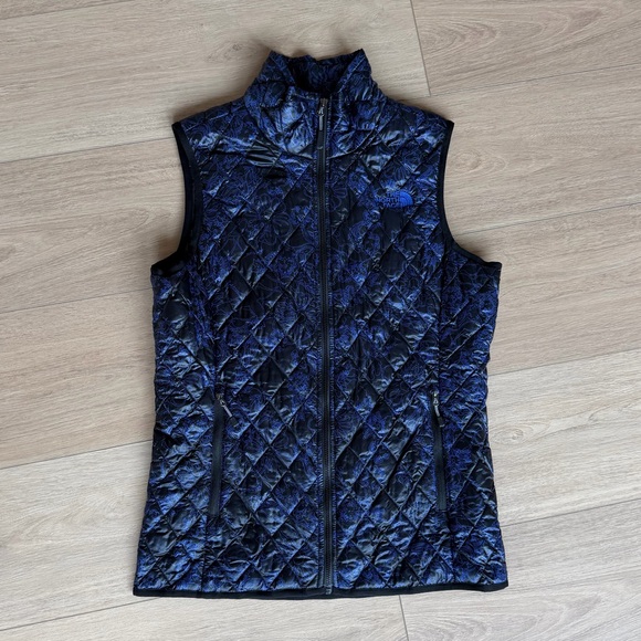 North Face Black with Blue flowers Thermoball Vest - Picture 1 of 4
